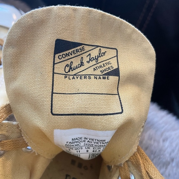 Men’s Converse High-Tops ( 9 ) - Picture 4 of 9